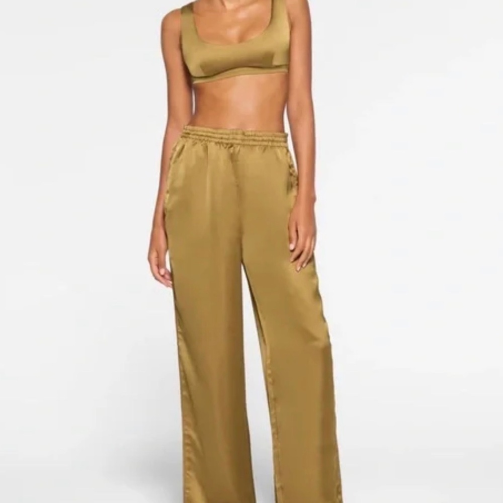 SKIMS sporty satin set - XS & XXS Pyrite